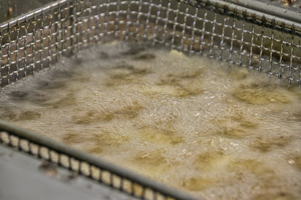 HOW OFTEN SHOULD YOU CHANGE YOUR DEEP FRYER OIL